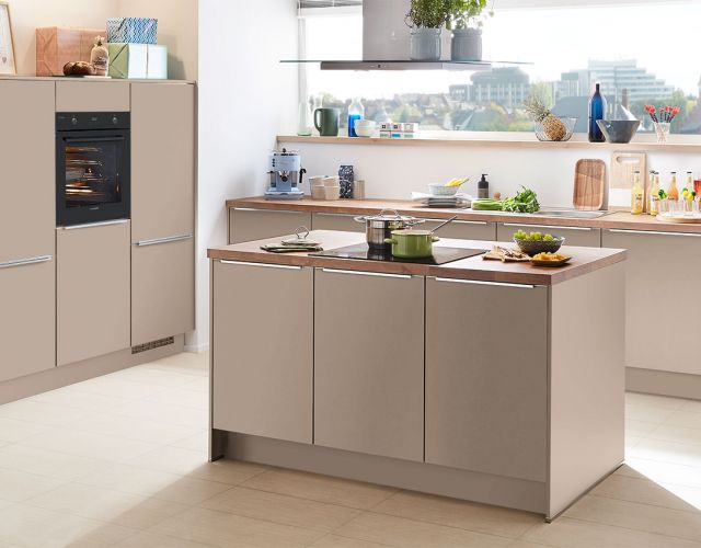 Stylische Inselküche