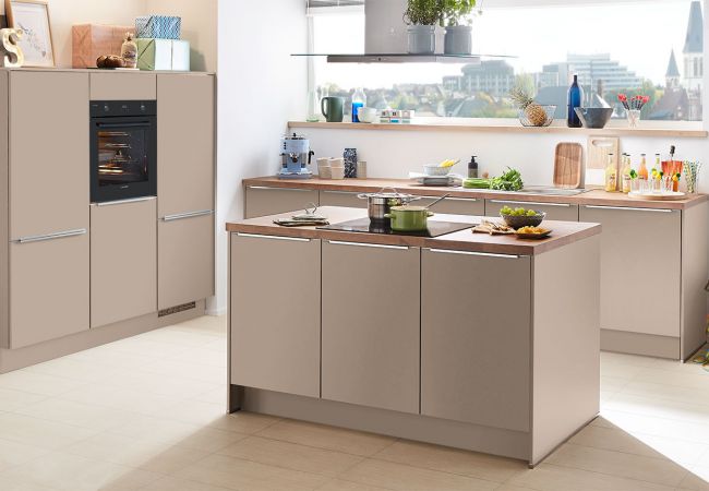 Stylische Inselküche